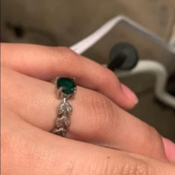 STERLING SILVER EMERALD ZIRCON RING - Picture 7 of 7